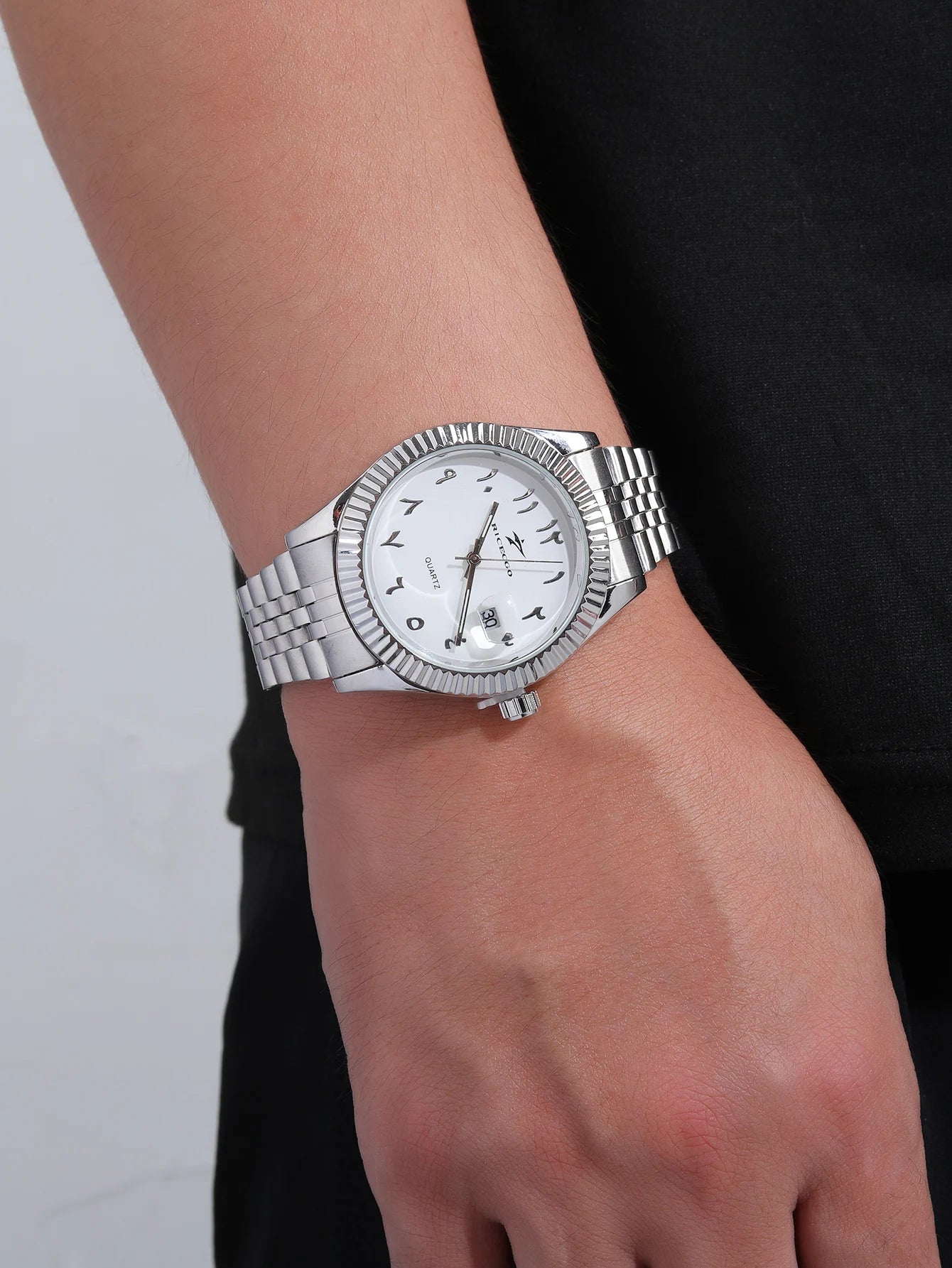 Luxury Quartz Watch — Stainless Steel Business Style