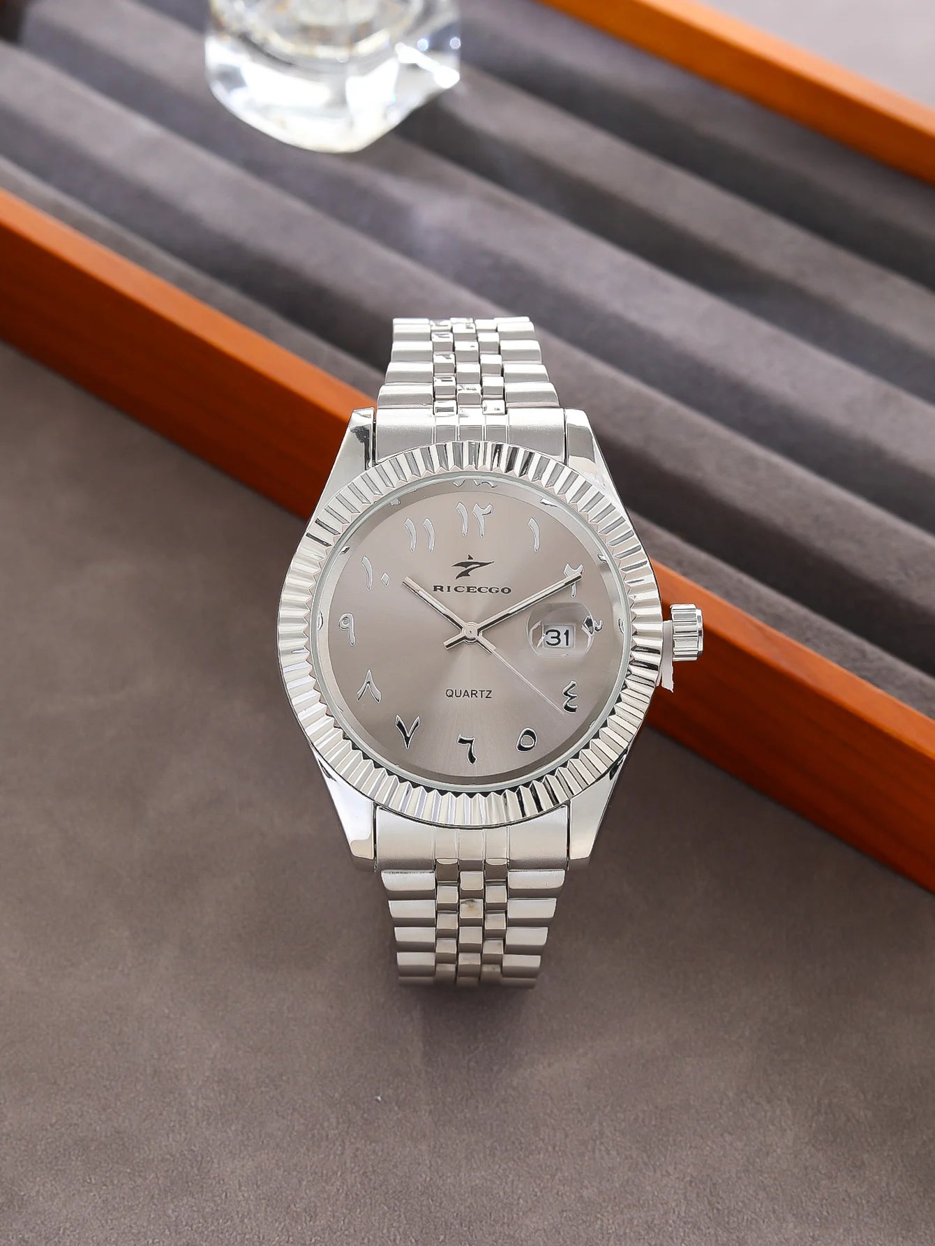 Luxury Quartz Watch — Stainless Steel Business Style